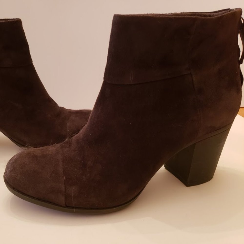 Clarks brown suede booty Enfield Tess Sz 9
